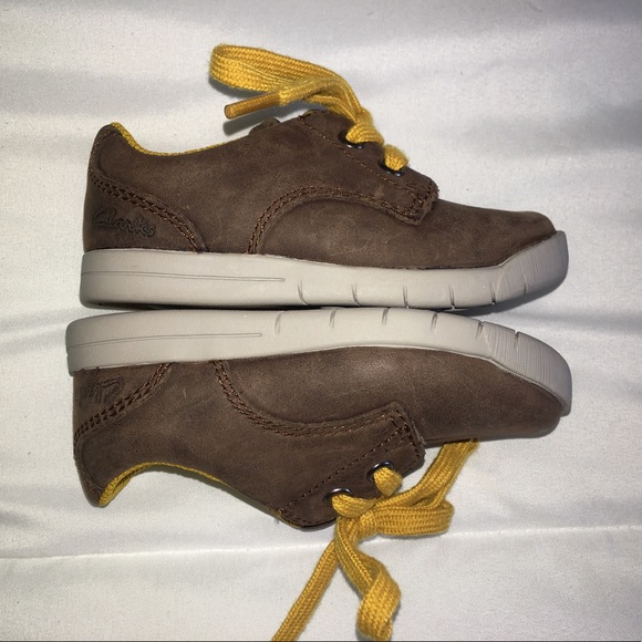 clarks shoes size 4.5